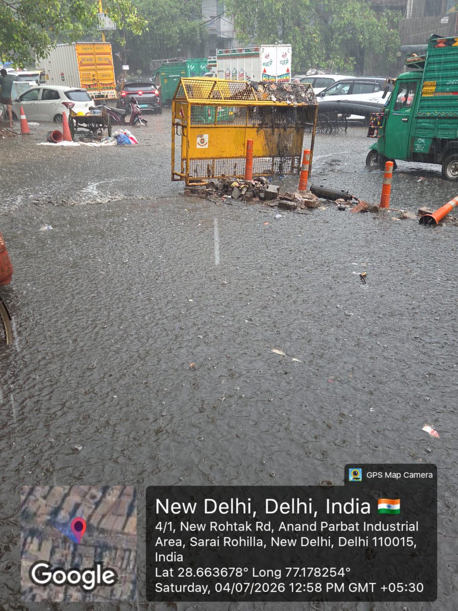 Common_Man_313's tweet photo. @CMODelhi @PMOIndia @narendramodi @HMOIndia @AmitShah Meanwhile....
@MCD_Delhi 
@DelhiPwd 
We're living in hell! https://t.co/UIMaAeXBjK
