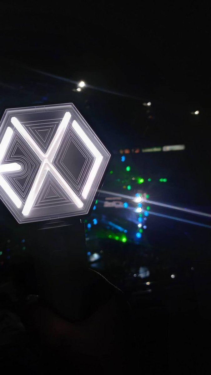 madethnx11's tweet photo. wtr lfr exo lightstick ver 3 ph

eribong for rent for d2!!!
#EXhOrizoninMANILA

rental fee: 650
- nego security deposit, must surrender id
- no batteries 
- t&amp;cs will be sent thru dms
- can sdd/meet up around ust/moa after con later!!
-no cancelation
-dm 💌 @tcbsmade https://t.co/JeU5CVuXP4