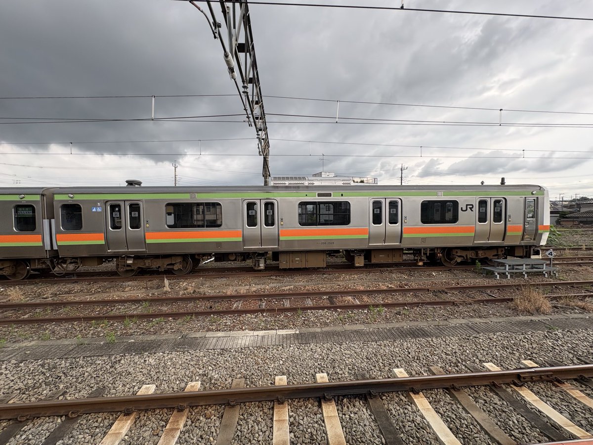 e2575000om93's tweet photo. 高麗川駅にモリタリング装置付きのクハ208-3505が留置されてる https://t.co/BlvOcBu0ty