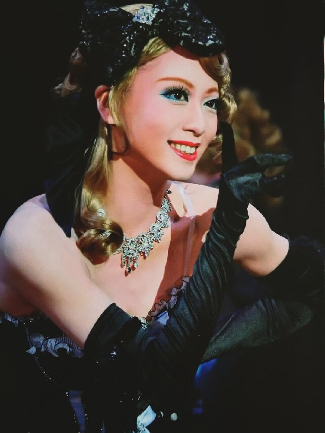 dance_mie's tweet photo. FNS見てイロイロ調べてるみなさん

礼真琴さん、男役さんなんですけど下級生の頃は女性の役もやってらしてこれがメチャメチャかわいいんですよ〜💕
「GUYS AND DOLLS」のアデレイドちゃんがホントにかわいいので見て欲しい

BOOPでハマった礼真琴ビギナーからは以上です

#礼真琴 https://t.co/VDEdki4ikp