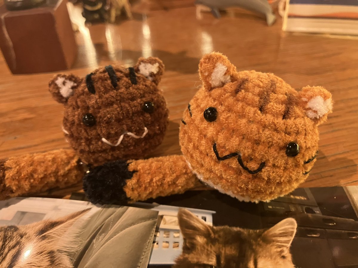 ゆらゆら猫あみぐるみ、オーダーで編ませていただきました 色の