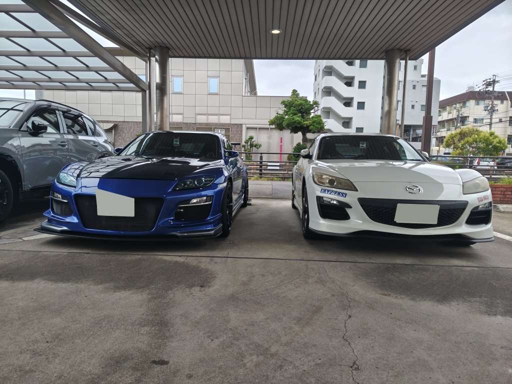 13B_sc's tweet photo. 知り合いの方が居ると聞いて初めて来店

ショールームのラインナップのイメージそのままの濃さ（笑）
#アンフィユーノスファミール大同MAZDA https://t.co/vegav7RoFa
