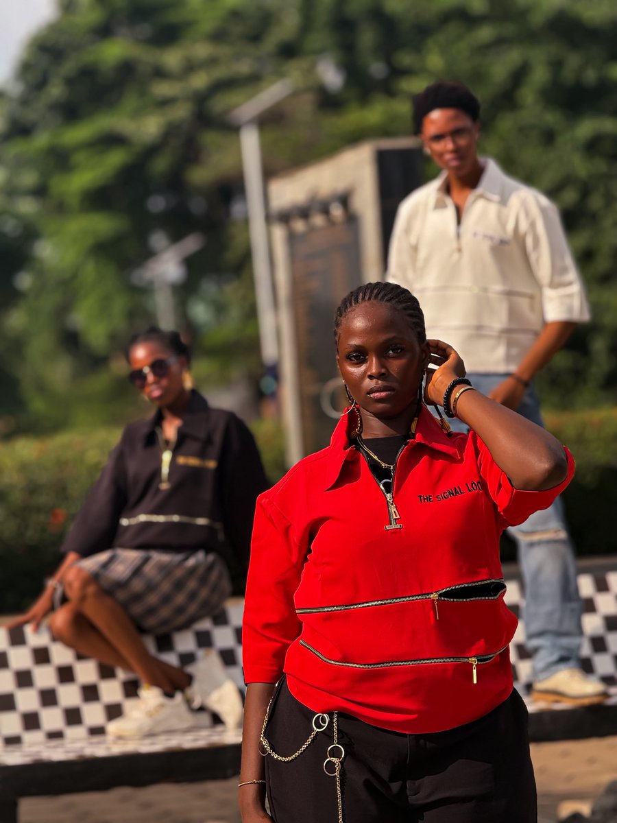 TheSignalloop's tweet photo. @official_Gegeh Promote my clothing brand❤️
The signal loop Top Jacket.
https://t.co/4l1qM8AxUV different colors X Sizes📊.
@davido https://t.co/h6SmwIy3v2