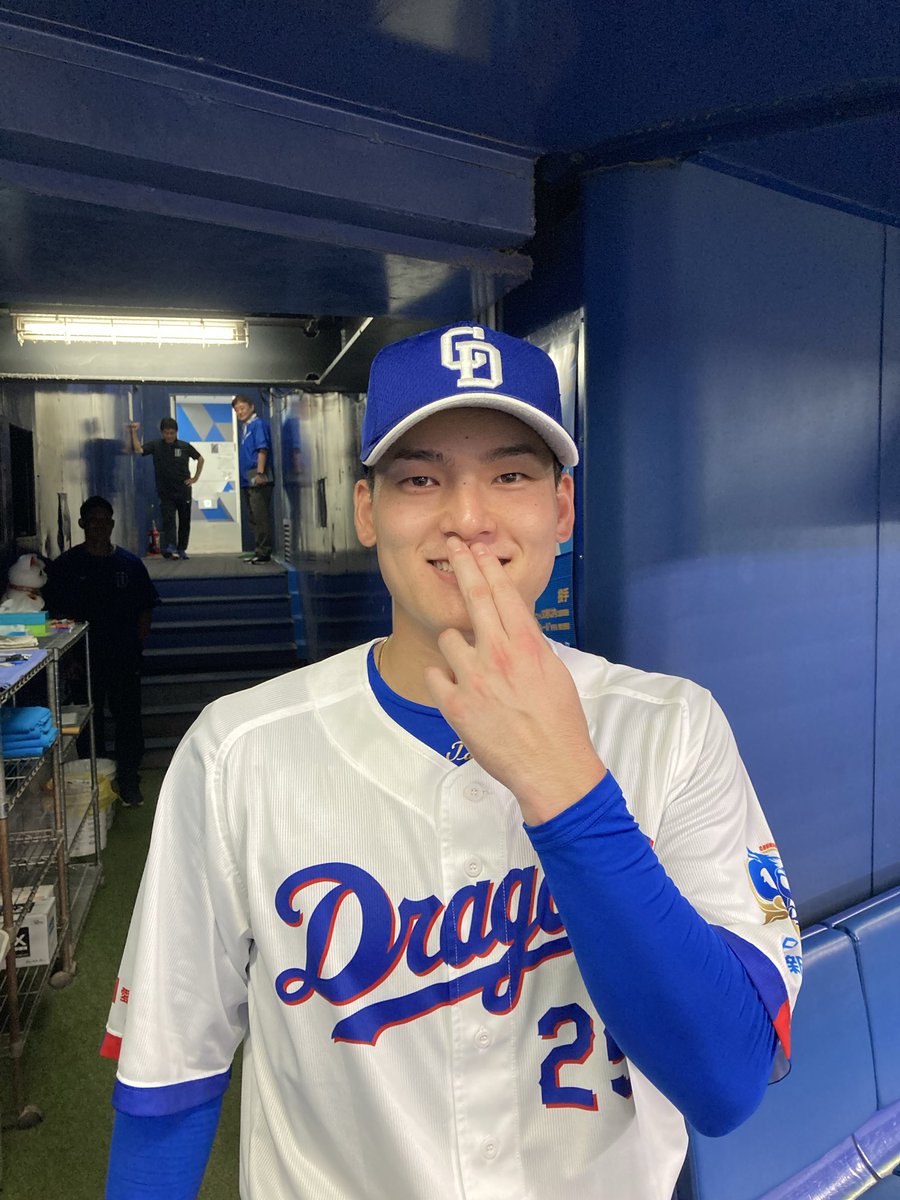 DragonsOfficial's tweet photo. どらほ〜！
3連勝です！

今日のヒーローはもちろんこの男！

#石川昂弥
決勝打！ナイスバッティング！痺れました！

まだまだいきましょう！

ご声援ありがとうございました！

#中日ドラゴンズ　#ドラあげ⤴︎ https://t.co/A7imHRJjEe