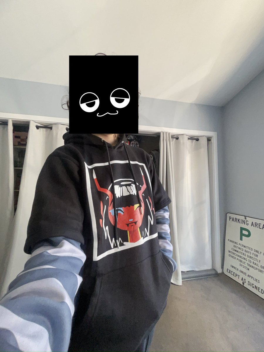 EmpieFC's tweet photo. @SkullsChaos I love your hoodie so much I wear it a lot https://t.co/ikcO9giRy0