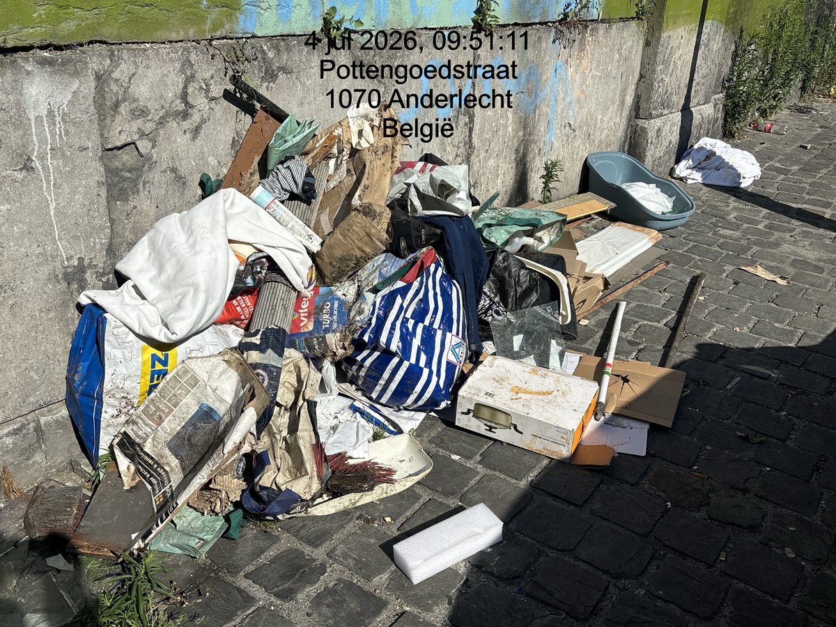 geerphil's tweet photo. Het is dan ook een straatje met een bepaalde aantrekkingskracht voor sluikstort maar zelden zo'n hoop bijeen gezien ! https://t.co/qk1RszBxrg