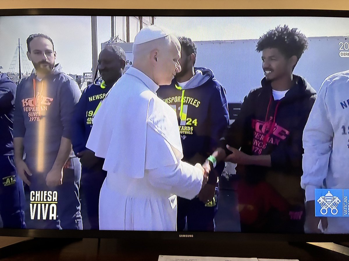 santegidionews's tweet photo. A Lampedusa la sfida di Leone XIV: dagli scartati un’altra idea di Europa. Il Papa raccoglie l’eredità di Francesco e indica percorsi concreti x superare paura e chiusura: dignità, convivenza e responsabilità. L'editoriale di @Marco_europa Impagliazzo https://t.co/S2ZjIodnsU https://t.co/sK2Z9EH1fp