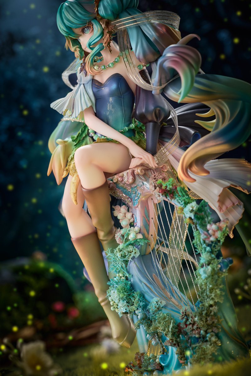 kanchenglei's tweet photo. 「初音ミク - ミッドサマーナイト」
7 月 26 日開催 WF2026S にて初展示・販売いたします！
原画：Dlll19
彩色塗装：@qiubeishuyue
撮影：@Luka__Studio
原型製作：私
限定数：25 個
販売価格：32,000 円
ブース番号：5-23-05
QQ グループ：1049344120
#初音ミク #WF2026S https://t.co/2NsH0h1cDl