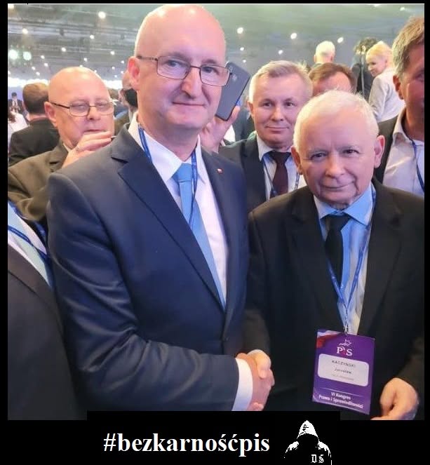 _DiabelStockton's tweet photo. Według 300 stronicowego raportu Najwyższej Izby Kontroli, 366 tys. mieszkańców Afryki i Azji otrzymało polskie wizy. MSZ zabroniło konsulom sprawdzać ich kwalifikacje.

"To nawet nie jest aferka"
- Jarosław Kaczyński

Wawrzyk nadal na wolności. https://t.co/tnWFjtXtpY
