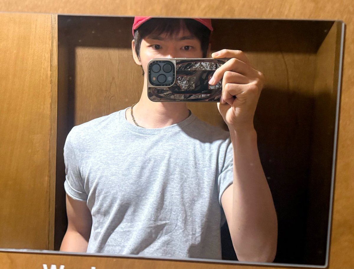 newwooper's tweet photo. his hair is growing 👀 https://t.co/1MHZAVdpL2
