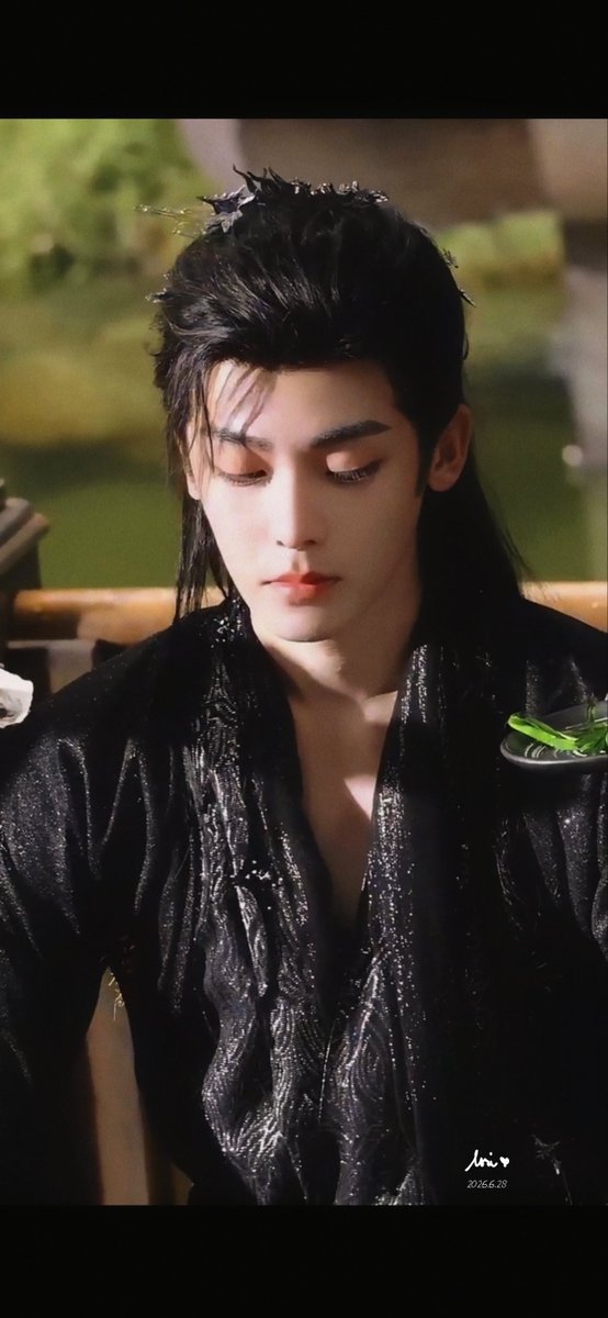 mintylight718's tweet photo. I've been attempting to put into words, what is it about Hou Minghao that made his portrayal of Ji Bozai so effective?

I don't think just any actor could have played the depth of a character, who is on the surface a "womanizer."1/7

#HouMinghao
#JiBozai
#LoveintheClouds https://t.co/XSxQhlDw10