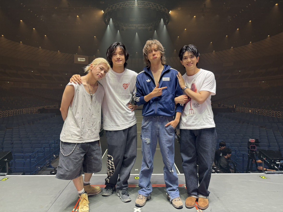 Aegroupofficial's tweet photo. 7カ所目！！
6公演！！
横アリ！！
4日連続みんなと会える！！
久しぶり！！
待ってました！！
じゃ後ほど！！

#佐野晶哉

#AぇツアーRunway
#Aぇǃgroup https://t.co/Idm19gF9dK