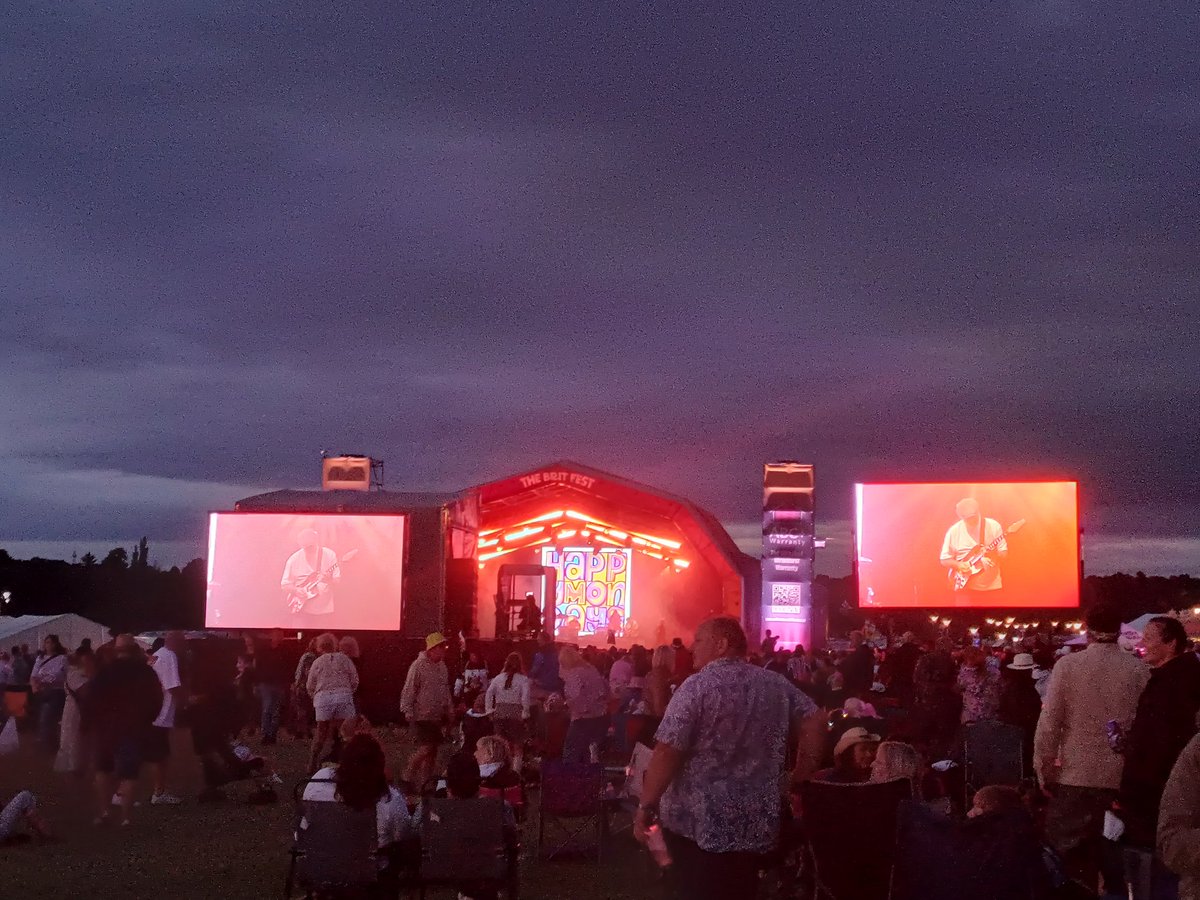 kendie's tweet photo. Brit Fest part 1 ... Peter Hook & The Light, Cast and the Happy Monday's. Loved Peter Hook & The Light and he did some of my favourite New Order/Joy Division songs. Cast ...well I only knew Walk Away, Happy Monday's were the Happy Monday's 🤣🤣
A great night! #BritFest #PeterHook https://t.co/qDTgQAQ5J3
