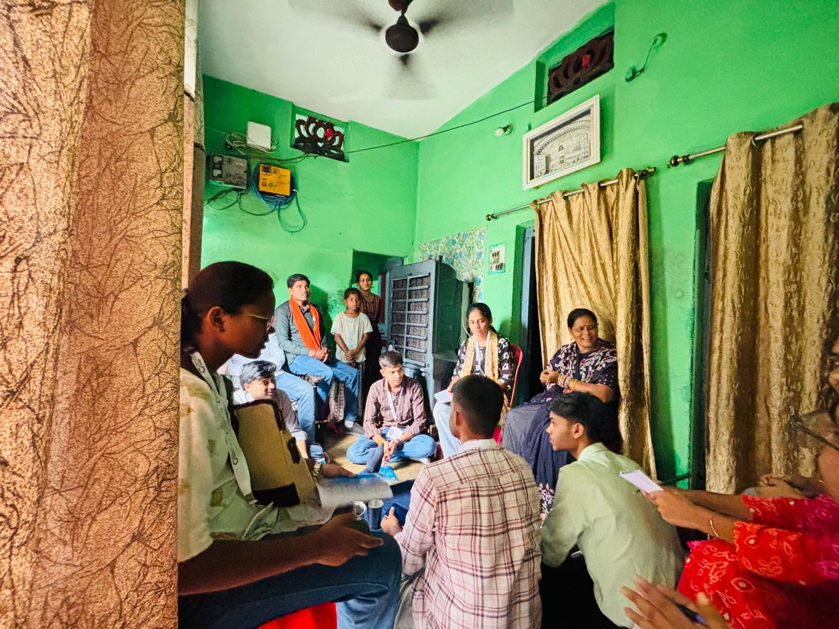 ChhattisgarhABC's tweet photo. From 25–29 July, 12 passionate interns stepped beyond the classroom into the villages of Murethi &amp; Siltara (20 km from @RaipurDistrict) for a Social Immersion &amp; Participatory Rural Appraisal (PRA) Programme, where the community became the classroom. #SocialImmersion #PRA https://t.co/7e3vYlhgBX