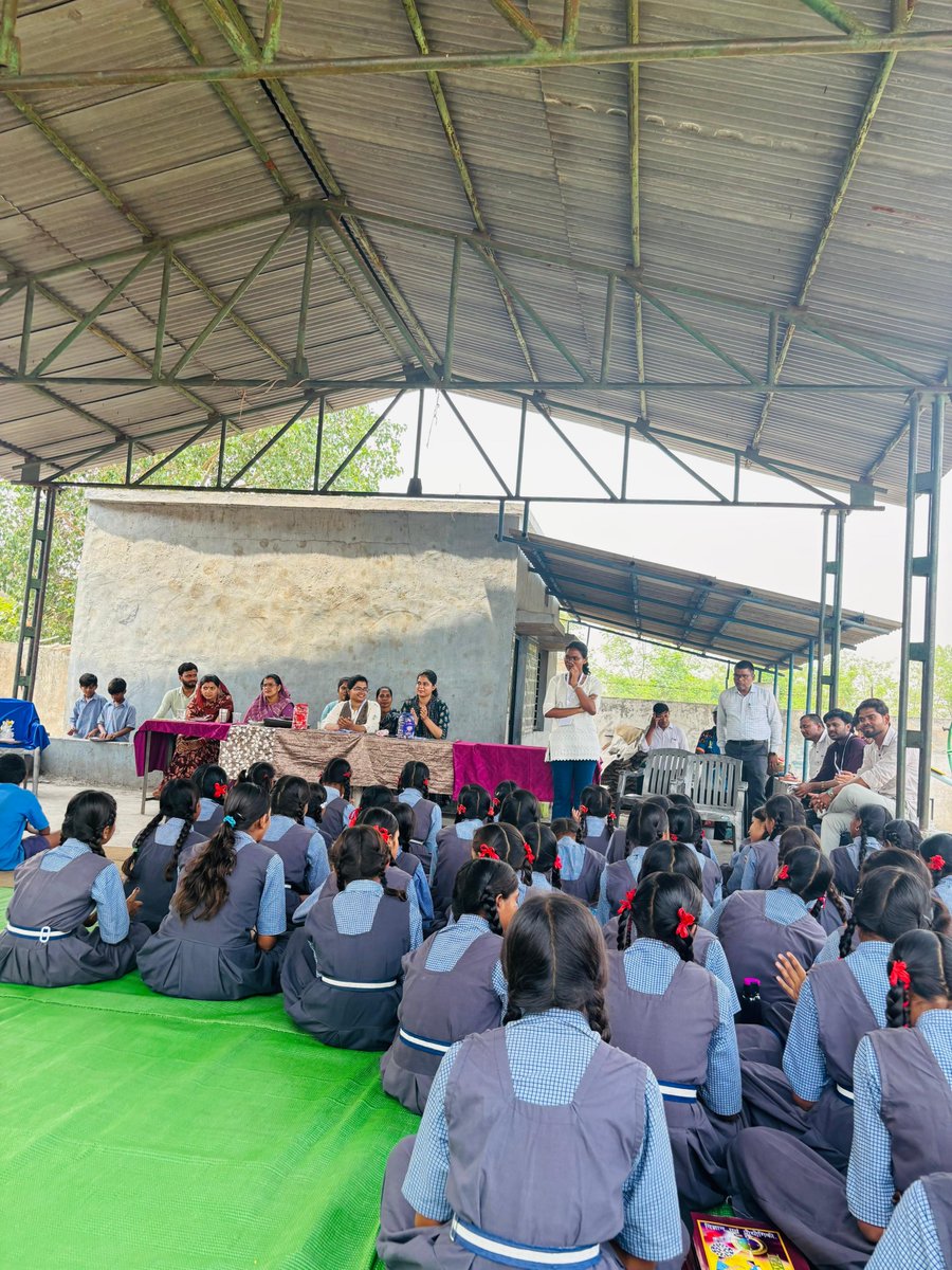 ChhattisgarhABC's tweet photo. From 25–29 July, 12 passionate interns stepped beyond the classroom into the villages of Murethi &amp; Siltara (20 km from @RaipurDistrict) for a Social Immersion &amp; Participatory Rural Appraisal (PRA) Programme, where the community became the classroom. #SocialImmersion #PRA https://t.co/7e3vYlhgBX