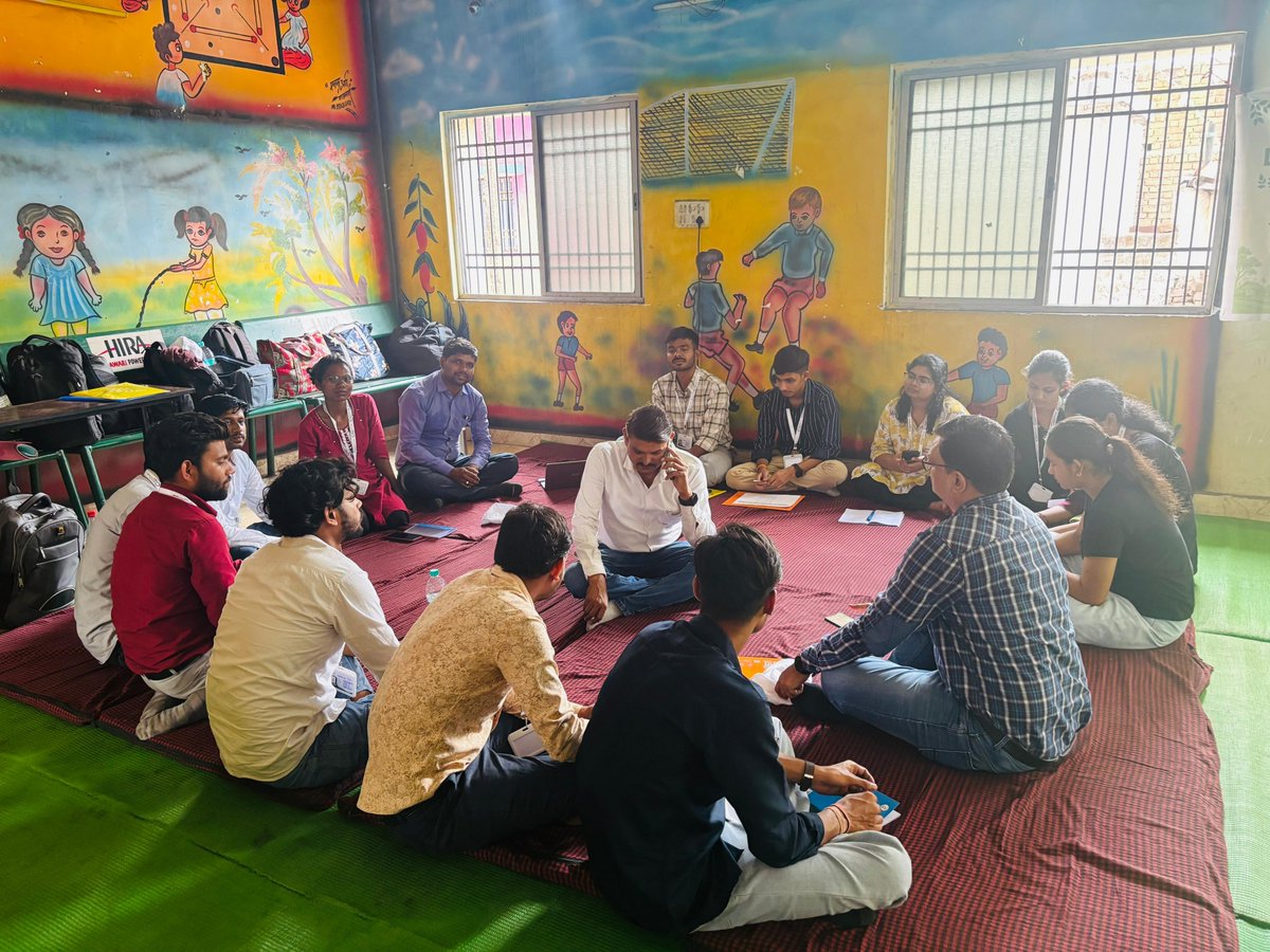 ChhattisgarhABC's tweet photo. From 25–29 July, 12 passionate interns stepped beyond the classroom into the villages of Murethi &amp; Siltara (20 km from @RaipurDistrict) for a Social Immersion &amp; Participatory Rural Appraisal (PRA) Programme, where the community became the classroom. #SocialImmersion #PRA https://t.co/7e3vYlhgBX