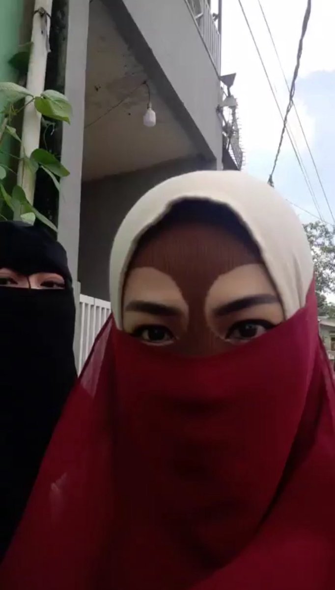redredneo's tweet photo. Outdoor walk with bestie, there’s something under niqab
Join membership to watch videos here:

https://t.co/qRDOOJR9Vp

#mask #ballgag #niqab #gloves #tudung #stocking #口罩 #マスク #หน้ากาก https://t.co/q7Jo5sGanp