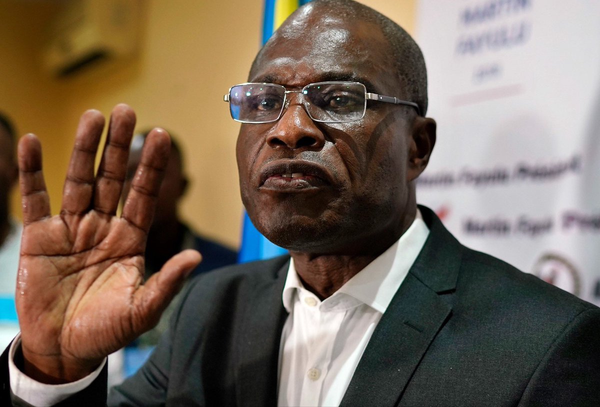 RHRDC2028's tweet photo. Martin Fayulu : « Il n’y a pas d’opposition armée, mais plutôt une rébellion »

L’opposant congolais Martin Fayulu a déclaré qu’il n’existe pas d’« opposition armée » en République démocratique du Congo, affirmant qu’il s��agit plutôt d’« une rébellion ». Selon lui, il est important de faire la distinction entre une opposition politique, qui agit dans le cadre démocratique, et des groupes rebelles armés opérant en dehors des institutions de l’État.