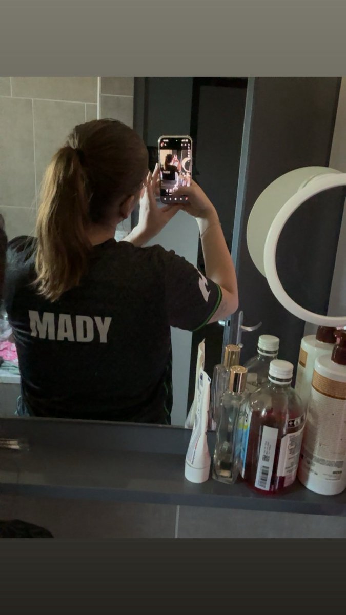 mady_vlr tweet picture