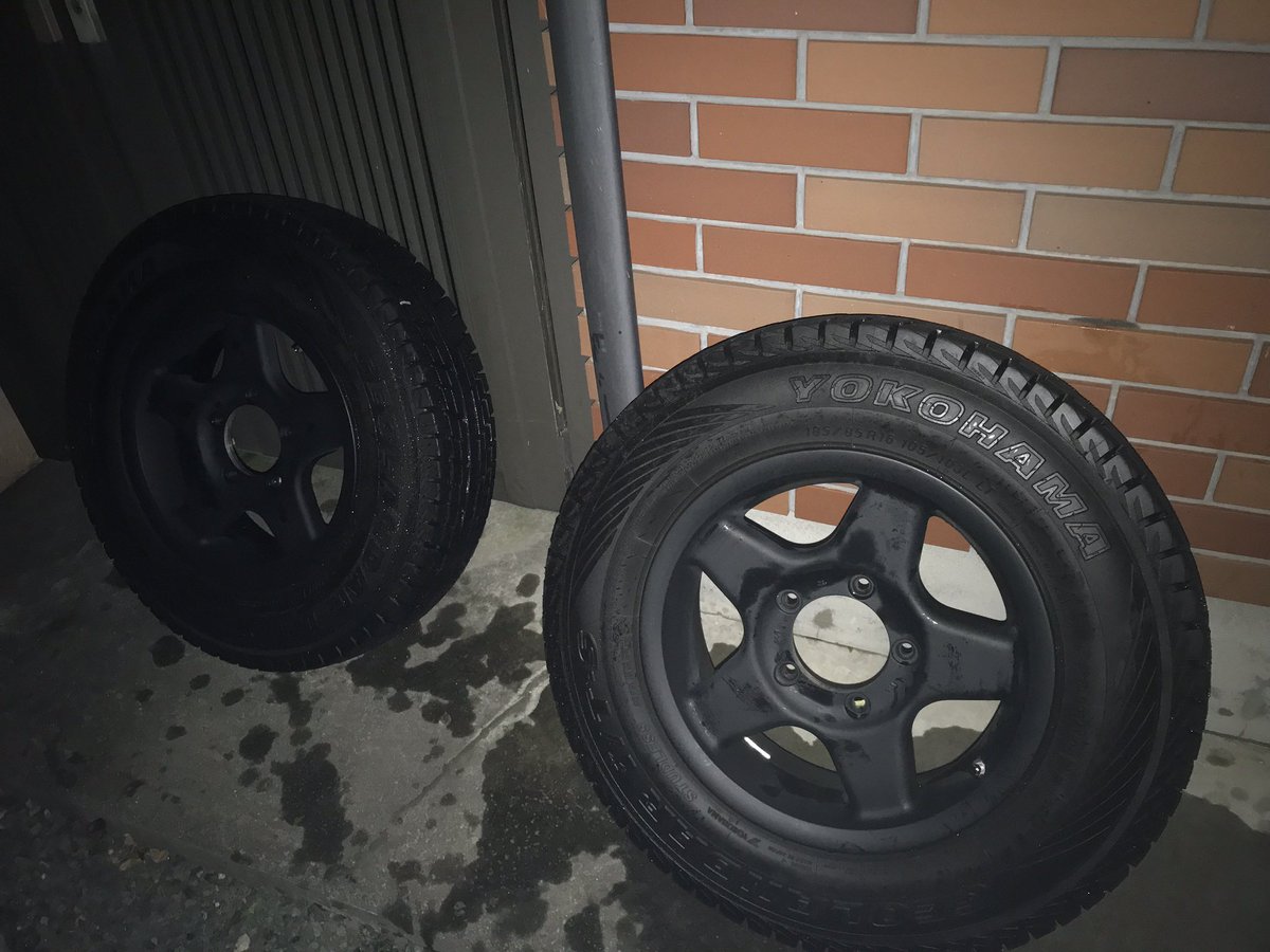 Z125ZX10RR's tweet photo. 誰かジムニー用のホイール4本セットで5万とかで要らんかな？

4x4エンジニアリング BRADLEY V

マットブラック

16ｘ5.5 ±0 5H

スタッドレス付いてますがもう使用できない程古いので運搬時の緩衝材程度に考えておいてください。
取りに来られる方優先で。
もちろん中古なので使用感あり。 https://t.co/M4VDxNWtol