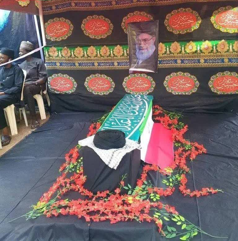 Ferghe_ir's tweet photo. ⭕️ تشییع نمادین پیکر امام شهید آیت‌الله سید علی خامنه‌ای در نیجریه برگزار شد.

#رهبر_شهید https://t.co/4qtt2yajq0