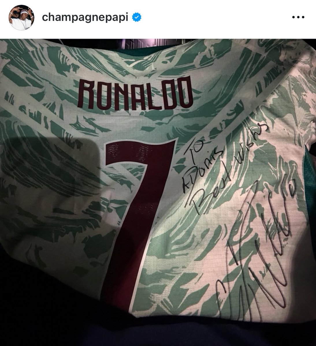 theMadridZone's tweet photo. Drake on IG. 🤝 https://t.co/tChMGWH3uc