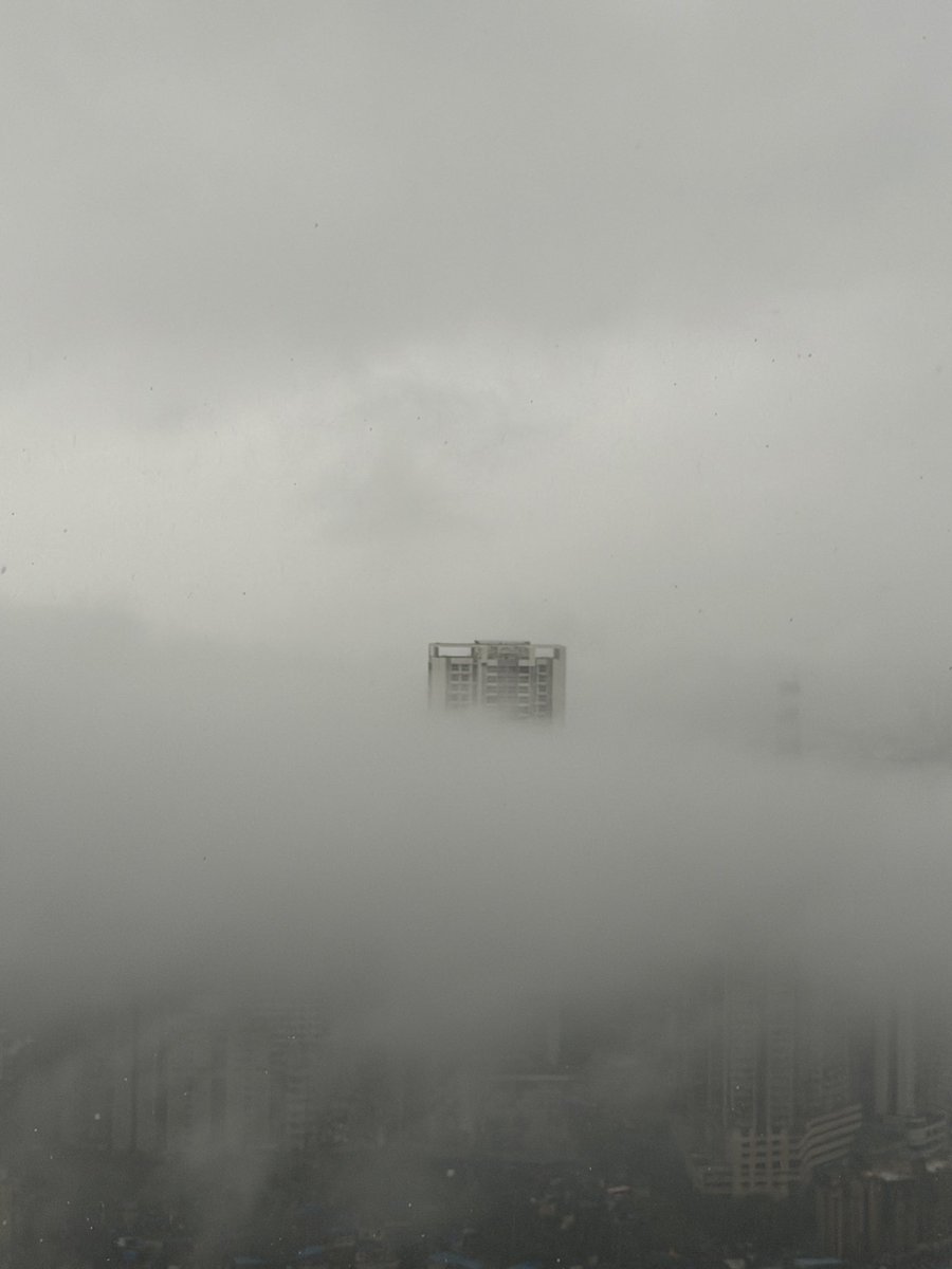 AgniBankai's tweet photo. Mumbai in white https://t.co/r0niSz8due