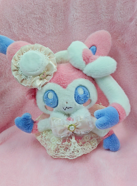 PGoods42105's tweet photo. Sylveon, style change! https://t.co/LAREtTwbbn