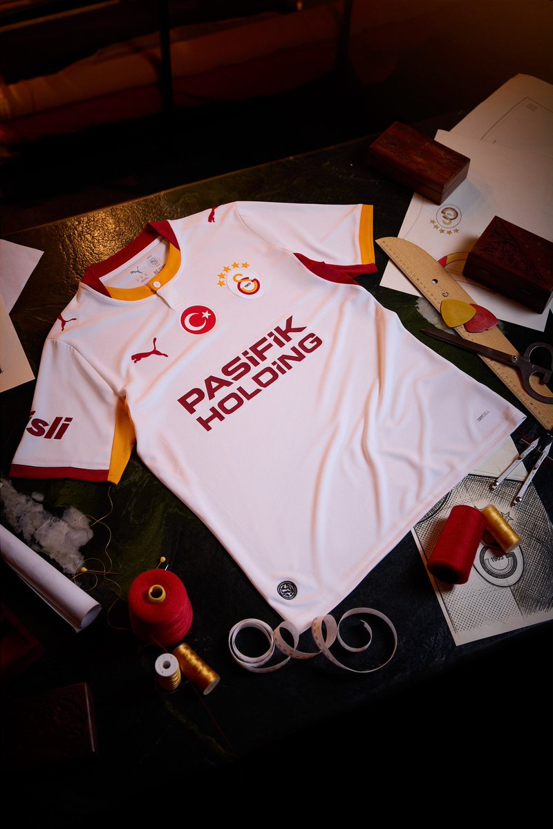GSStore's tweet photo. #BirlikteYazılanTarih 💛❤️ Karşınızda, 2026/2027 Galatasaray iç saha, deplasman ve alternatif formaları.

📲 https://t.co/tb5BAGHiz5 https://t.co/rT8PMPoxzF
