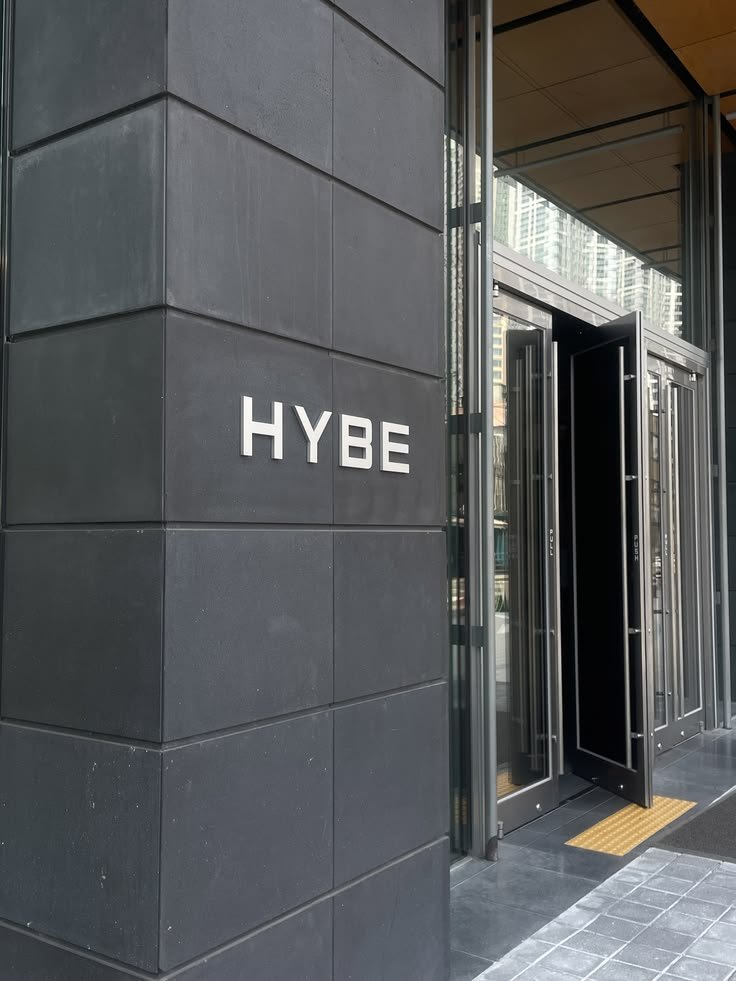 HYBE Charts tweet media