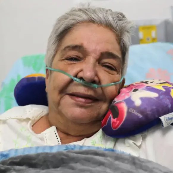 AcervoCharts's tweet photo. Após ser retirada dos escombros do terremoto na Venezuela, estas foram as primeiras palavras de Marlene: “Quero Coca-Cola” https://t.co/38yJOvrDWm