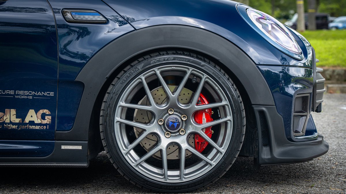 clubman72's tweet photo. MY NEW GEAR
概念WHEEL x 概念TIRE
MLJ　VENATICI　"C-72M”custom collar ultra charcoal
x
KUMHO ECSTA SPORT S "PS-72"
x
オリジナルセンターキャップ

ホイール塗装：くらさわ塗装店様
(@powdercoatya)
ステッカー製作：
ひらしゃわ@ｽﾃｯｶｰ屋さん(@hirasyawa)

概念については次のツリーで https://t.co/V2YRipt5BF