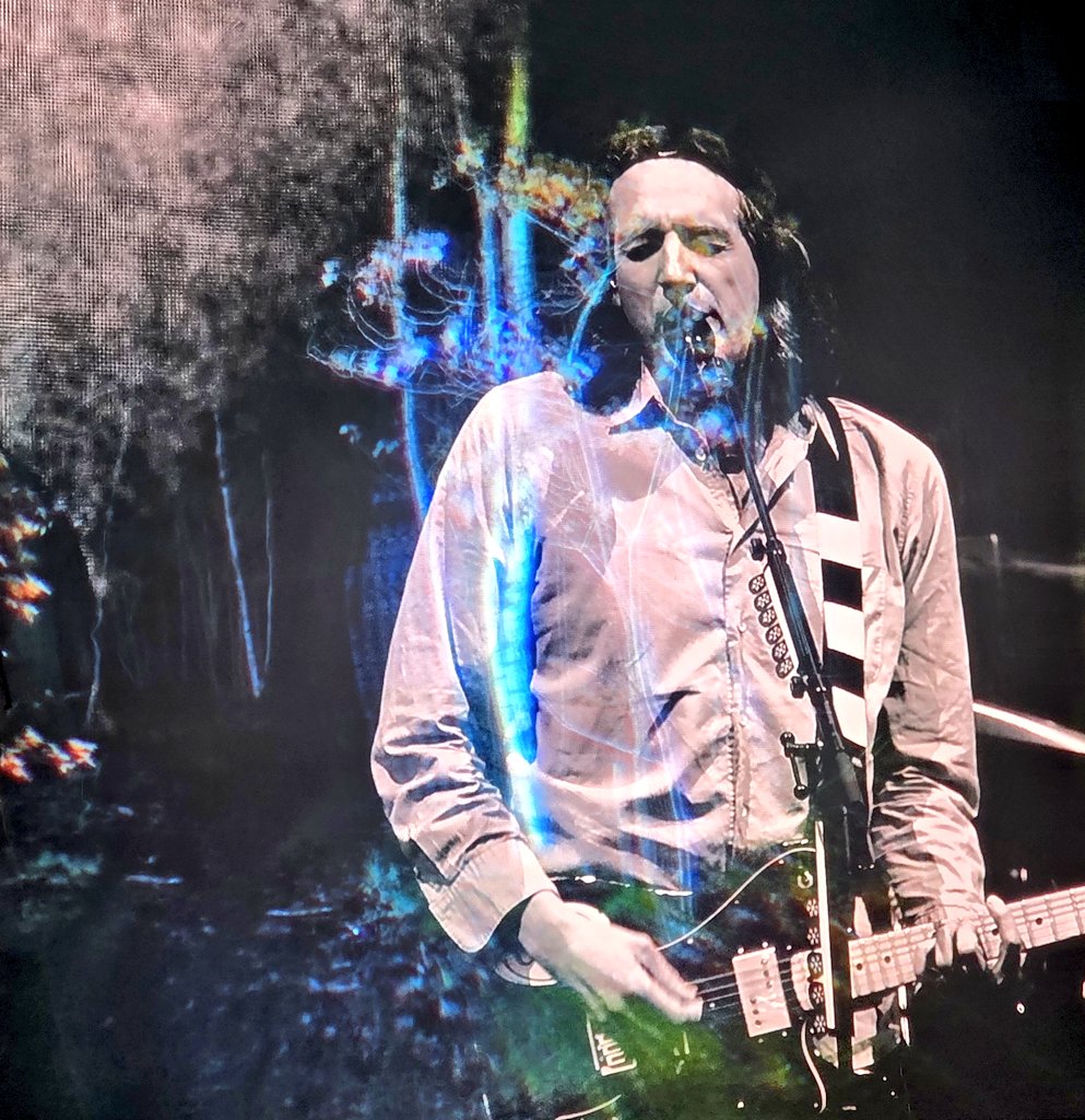 Dotts1805's tweet photo. @snowpatrol @snowpatrol thank you, that was an amazing night, still smashing it!  And the Queen of Pop @kylieminogue was a nice surprise too! Cant wait for "next years" album. https://t.co/jGm0g0JtYN