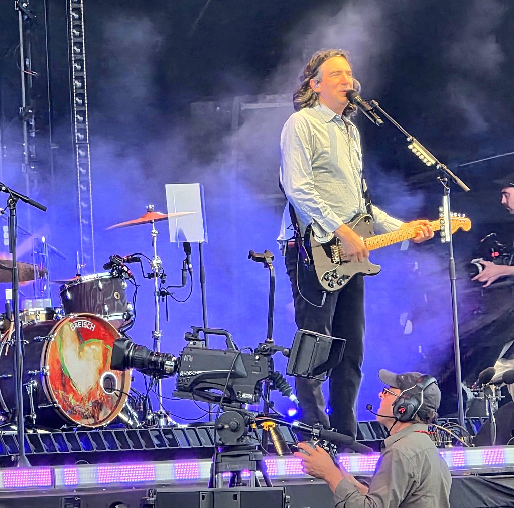 Dotts1805's tweet photo. @snowpatrol @snowpatrol thank you, that was an amazing night, still smashing it!  And the Queen of Pop @kylieminogue was a nice surprise too! Cant wait for "next years" album. https://t.co/jGm0g0JtYN