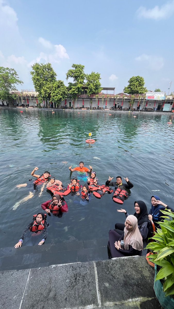 fitrianangr's tweet photo. semangat mengajar anak magang love❤️ @Mr_Muslim511 https://t.co/qIZyxuTzpp