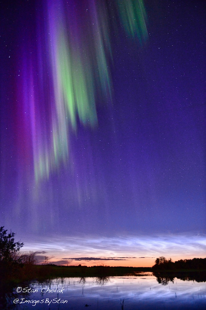 ImagesByStan's tweet photo. Nature set off the fireworks to celebrate the USA 250 year celebration #Aurora #NoctilucentClouds #July4🎇 #spaceweather
@Canada_eng @mikesobel @HouckisPokisewx https://t.co/5O1maCGhA0