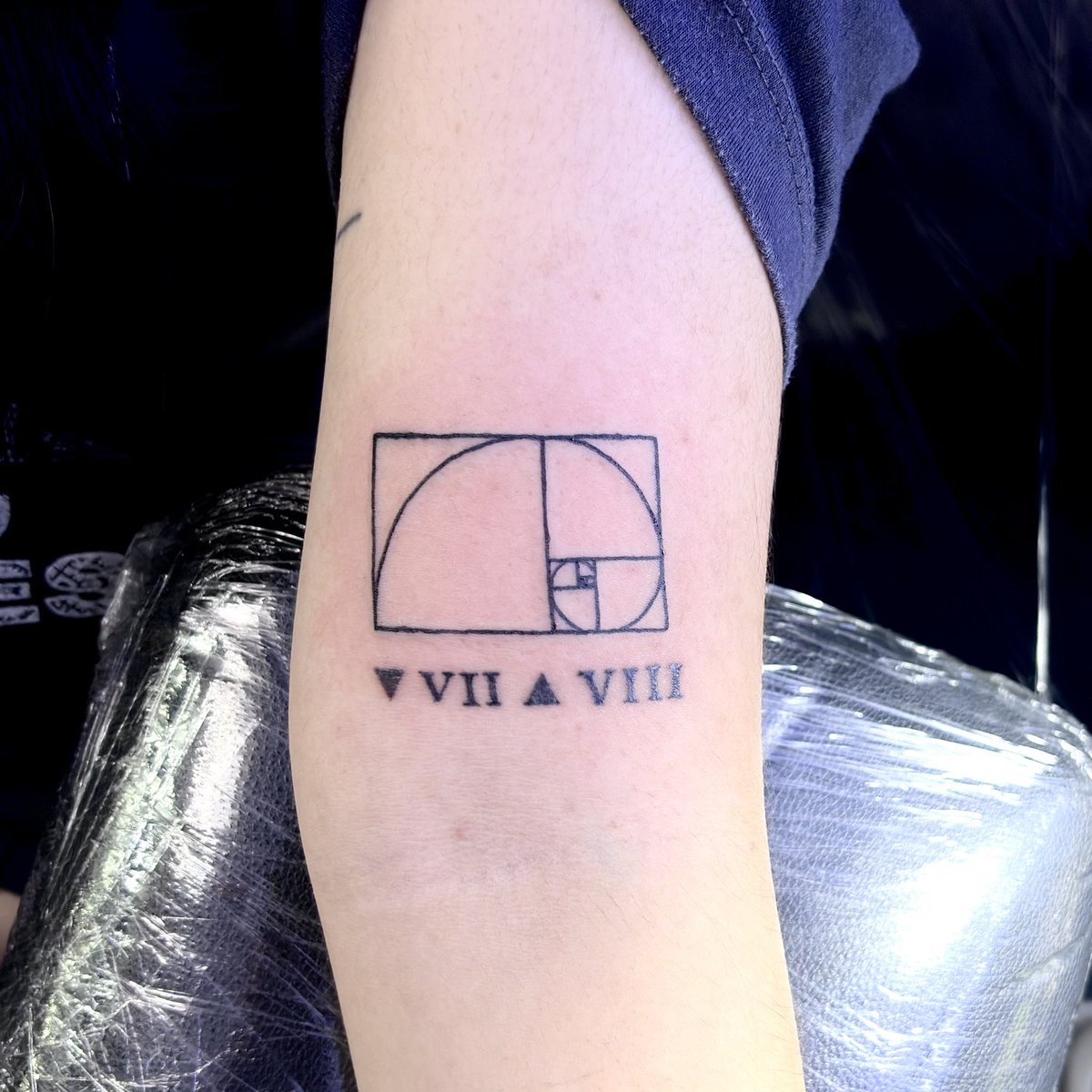 _2zer01n's tweet photo. Got nagumo’s fibonacci spiral tattoo today 🤸🏻‍♀️ https://t.co/6vXNlJjDzi