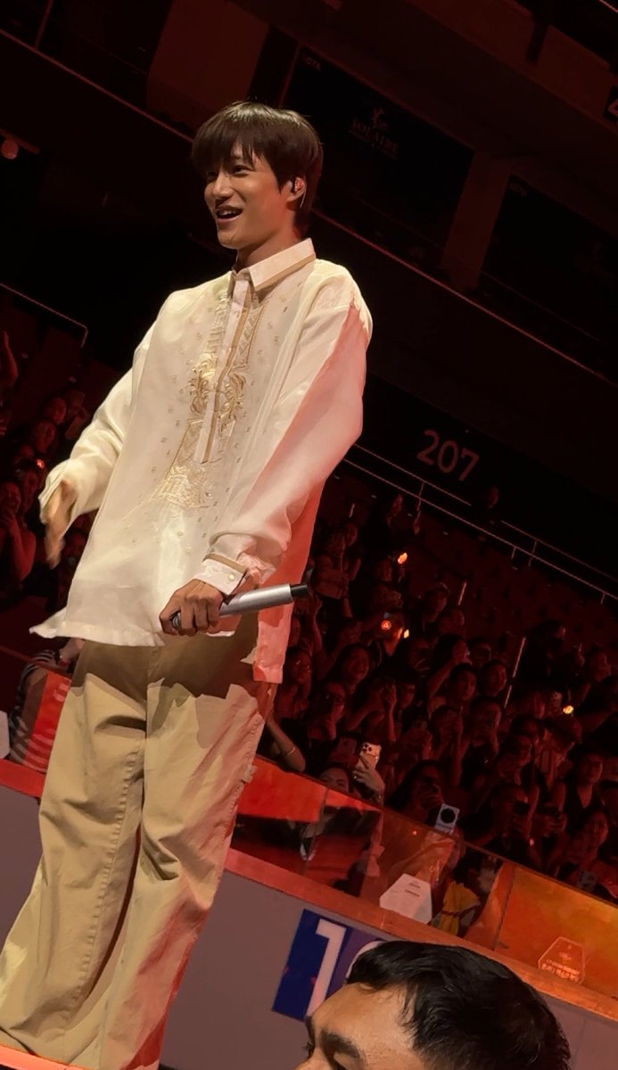 ohsenh's tweet photo. sehun and kai in barong for exhorizon in manila day 1 🐣🐻 https://t.co/26vtpEhlVS