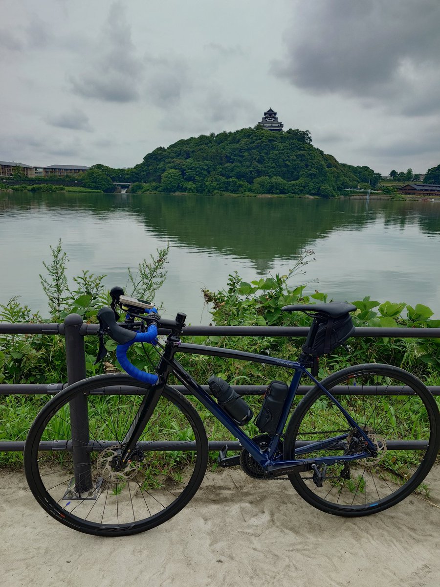 stonekazu's tweet photo. 雨降り前にロードバイク散歩。
犬山城まわりをグルグル気分転換に〜
まだ梅雨明けずに〜七夕もうすぐ
#ロードバイク
#犬山城
#木曽ポタ
#気分転換 https://t.co/YfiZNeZz8Z
