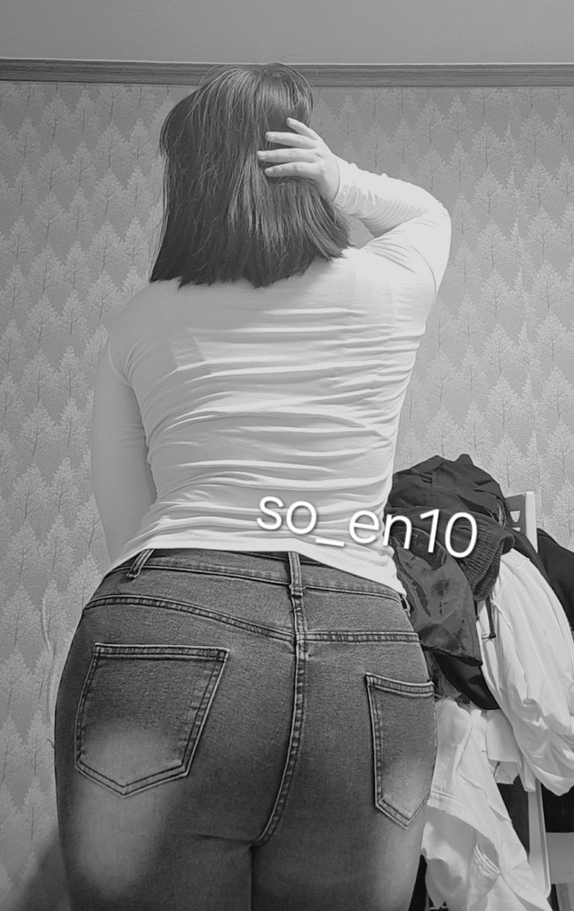 eojjeoljeo36021's tweet photo. 다시 올리는 청바지🖤🤍 
오때? https://t.co/c8tCLQHdgN