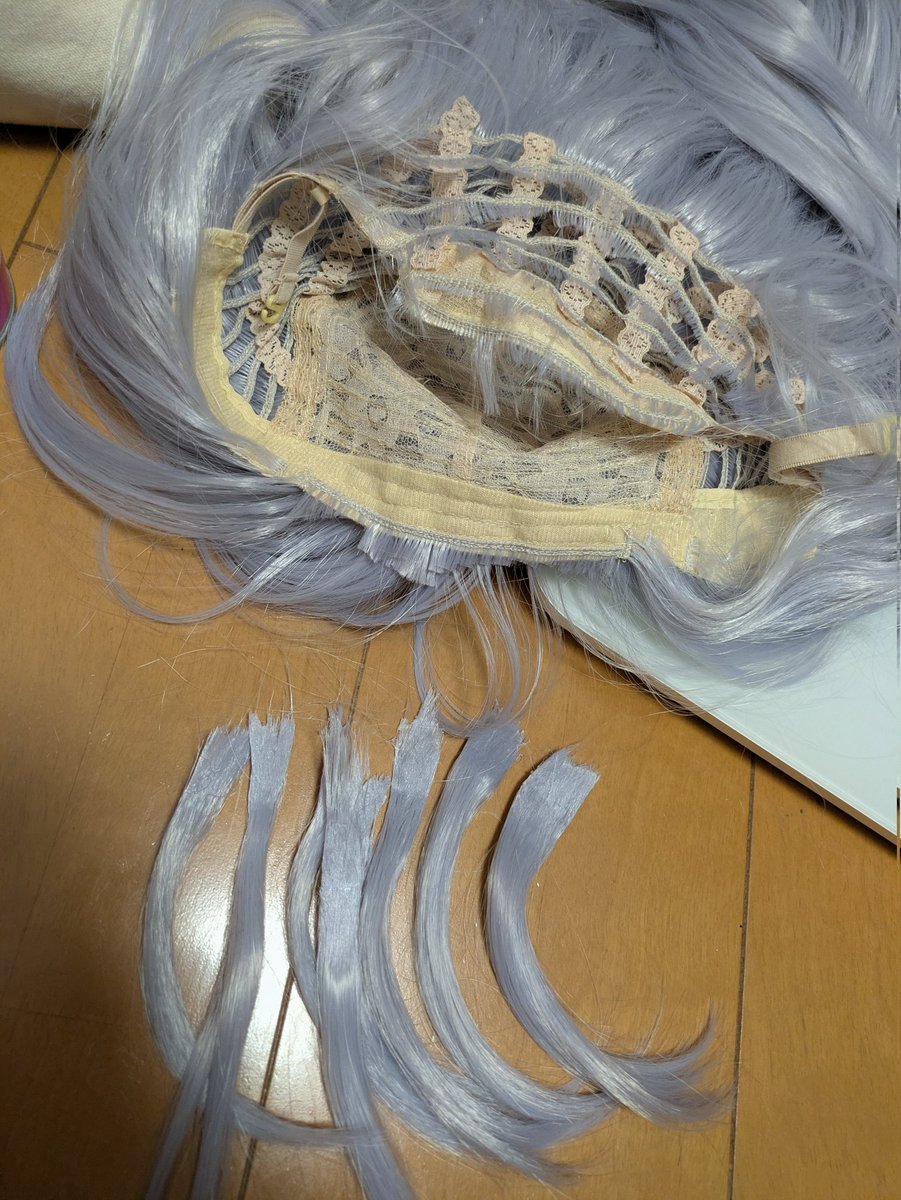 Riru_2580's tweet photo. 爆速で作ったテキトー毛束と犠牲になった未使用ウィッグ。 https://t.co/36AA5fCjAr