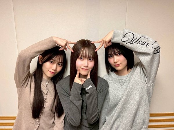 KOUPON775's tweet photo. 今日は櫻坂ミーグリ🌸

しーちゃんと話してる時に急に画面が横向きに…
運営から待機列の後ろからもう一度との事で、2回話せてラッキー😀
しーちゃんやっぱりもってるな〜😅
美青ちゃんには神戸のラーメンもっこすを薦めときました🍜

#櫻坂ミーグリ
#向井純葉　#山下瞳月　#的野美青 https://t.co/spXezW6KD2