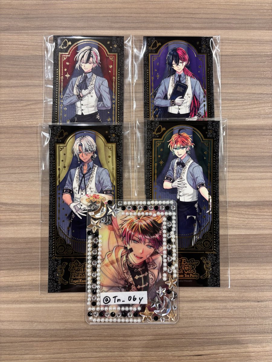 Tn_06y's tweet photo. 【交換】
悪魔執事と黒い猫　あくねこ　アニカフェ　アニメイトフェア　箔押しチケットカード

譲｜ベリアン、ルカス、ミヤジ、テディ

求｜バスティン、フェネス、ユーハン>ロノ

纏めての方優先。
4日、11日池袋にてお手渡し。

検索からでもお気軽にお声掛けください。 https://t.co/3ovoWgcR3g