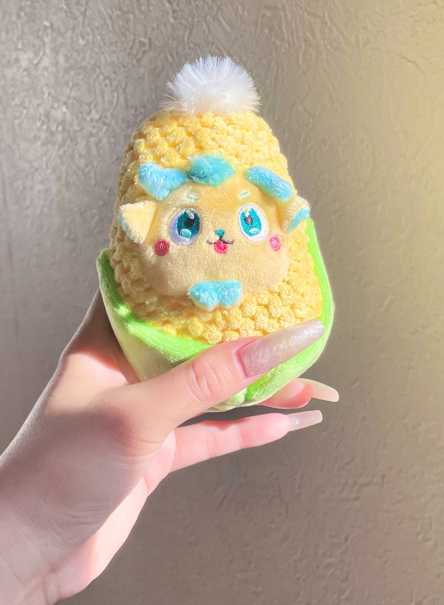 oosk_omsb's tweet photo. 出張ぬいストア、初日当たった友人に代行してもらって無事お迎えできた🌽
いわく、陳列棚の中で最もとうきびであることに自信を持っているンチャらしい
かわいいね https://t.co/t2LLVxosM8