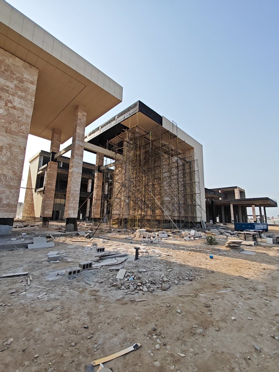 EmaarDaark's tweet photo. واجهات تعكس الجودة… وتنفيذ يصنع الثقة. ✨

جانب من تنفيذ أعمال واجهات البوليفارد في جازان، باستخدام أفضل المواد وأعلى معايير التنفيذ، لنقدم واجهات تجمع بين المتانة، والجمال، والاستدامة.

EDCC | Emaar Daark Contracting Co.

#جازان #بوليفارد #واجهات #إعمار_دارك #EDCC #المقاولات #مشاريع_السعودية #رؤي