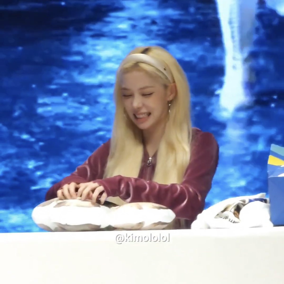 zeronevvt's tweet photo. 너 뽀뇨 일케 괴롭히지 ㅋㅋ아 https://t.co/FRTKd4GukT
