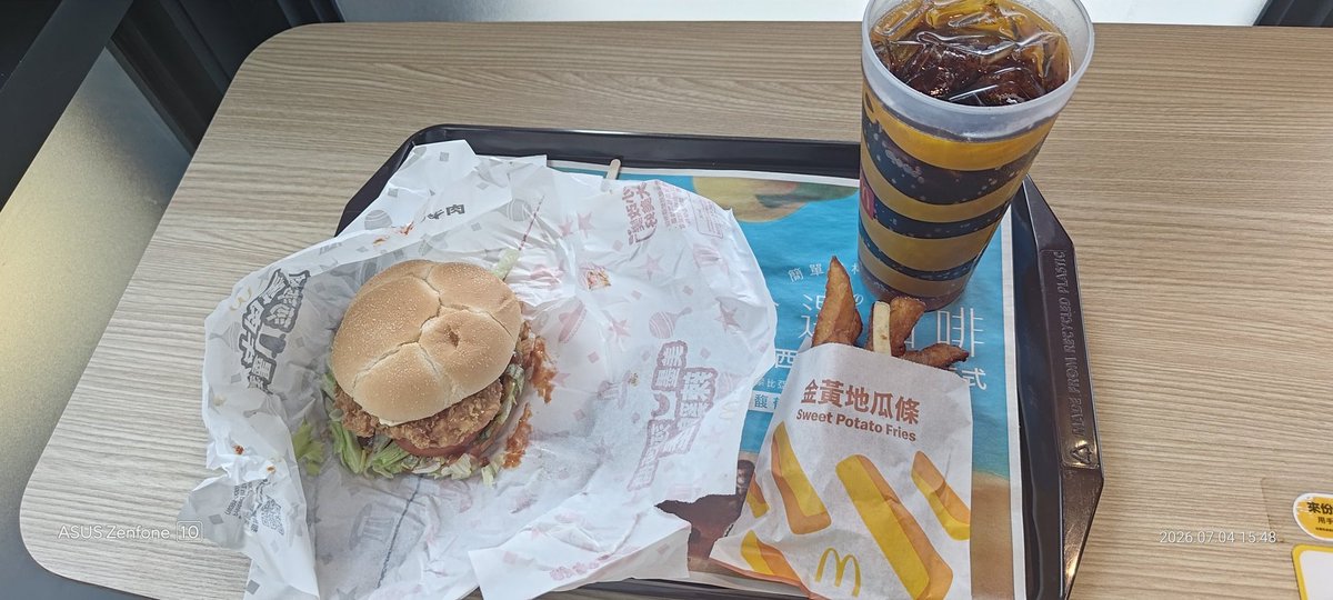 yashow1105's tweet photo. 特地嘗鮮麥當勞美墨莎莎醬辣雞堡套餐
地瓜薯條芒果可樂
@mcdonaldstw 
🍔🍔🍔🍔🍔🍔🍔🍔🍔 https://t.co/neFJ4CKV0e
