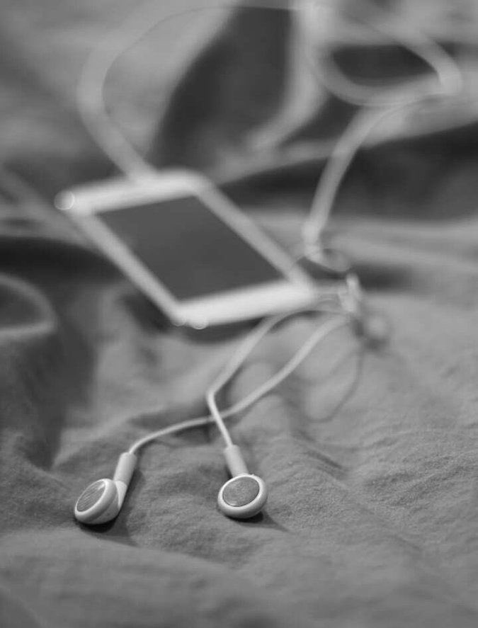 1_chamonix's tweet photo. ✍️

صـوتك …
كل ما تذكرته .. ابتسم قلبي وقال : 
هذي اجمل نغمـه ..
#احساس
#مشاعر
#ذكريات 
#حب https://t.co/d4xFDWcFge