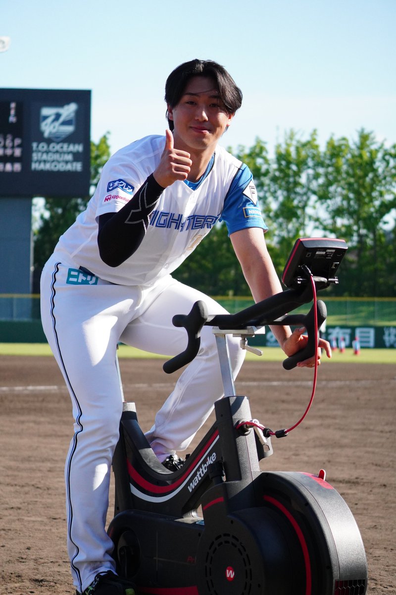 rinrinchallenge's tweet photo. 2026.07.04
試合後に北海道日本ハムファイターズの選手もワットバイクに乗って撮影🚴
■松本選手
■常谷選手
■池田選手
＃函館競輪 ＃北海道日本ハムファイターズ https://t.co/IaeAMpwkvA