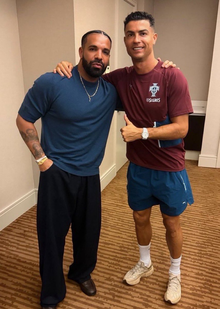 DailyRapFacts's tweet photo. Cristiano Ronaldo gifted Drake's son Adonis his signed Portugal jersey 👀🇵🇹❤️ https://t.co/CSgDqtIvxZ